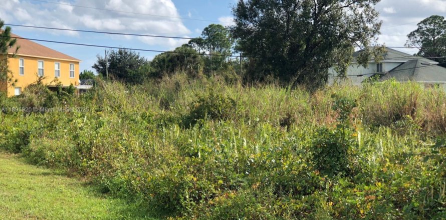 Terrain à Port St. Lucie, Floride № 1948662