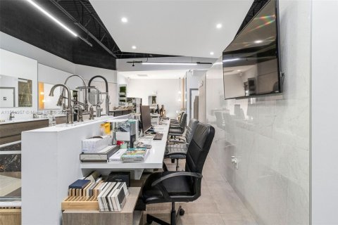 Купить коммерческую недвижимость в Дорал, Флорида № 2077278 - фото 10