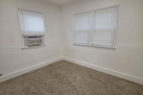 Villa ou maison à louer à Hollywood, Floride: 2 chambres, 74.32 m2 № 1966899 - photo 10