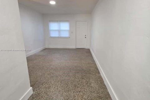 Villa ou maison à louer à Hollywood, Floride: 2 chambres, 74.32 m2 № 1966899 - photo 14