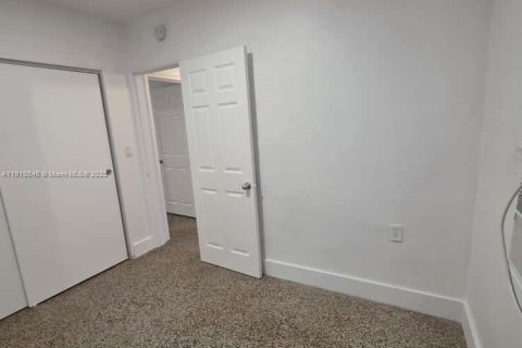 Villa ou maison à louer à Hollywood, Floride: 2 chambres, 74.32 m2 № 1966899 - photo 13