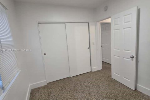 Villa ou maison à louer à Hollywood, Floride: 2 chambres, 74.32 m2 № 1966899 - photo 12