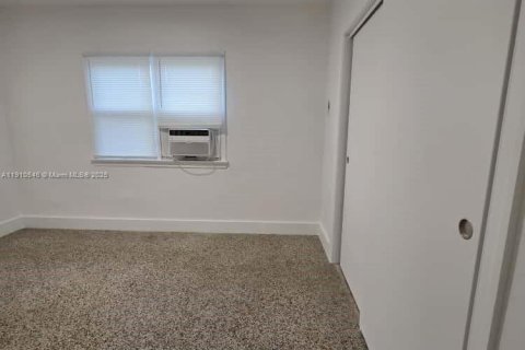 Villa ou maison à louer à Hollywood, Floride: 2 chambres, 74.32 m2 № 1966899 - photo 9