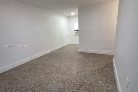 Villa ou maison à louer à Hollywood, Floride: 2 chambres, 74.32 m2 № 1966899 - photo 16