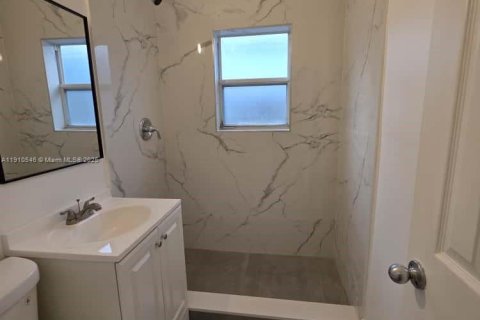 Villa ou maison à louer à Hollywood, Floride: 2 chambres, 74.32 m2 № 1966899 - photo 6