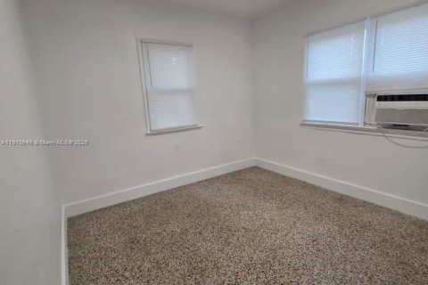 Villa ou maison à louer à Hollywood, Floride: 2 chambres, 74.32 m2 № 1966899 - photo 7