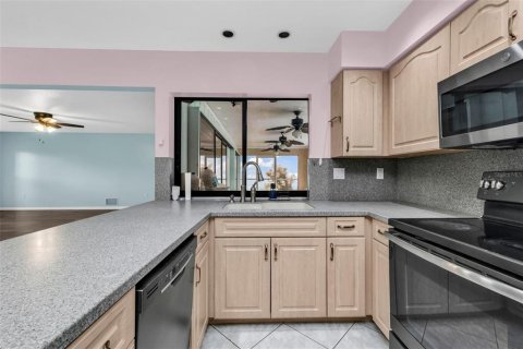House in Punta Gorda, Florida 3 bedrooms, 137.4 sq.m. № 2291071 - photo 17