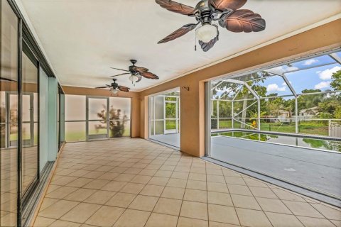 House in Punta Gorda, Florida 3 bedrooms, 137.4 sq.m. № 2291071 - photo 2
