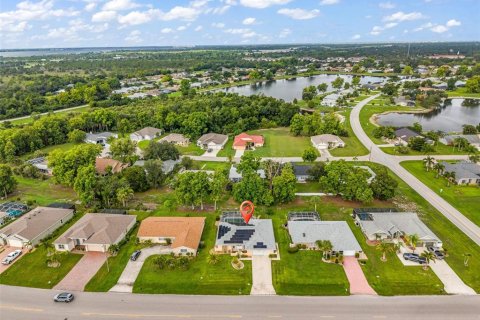 House in Punta Gorda, Florida 3 bedrooms, 137.4 sq.m. № 2291071 - photo 5