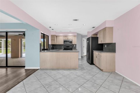 House in Punta Gorda, Florida 3 bedrooms, 137.4 sq.m. № 2291071 - photo 13