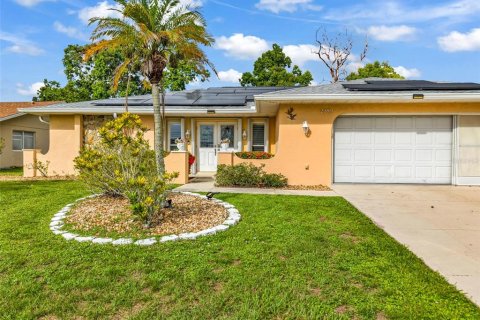 House in Punta Gorda, Florida 3 bedrooms, 137.4 sq.m. № 2291071 - photo 6