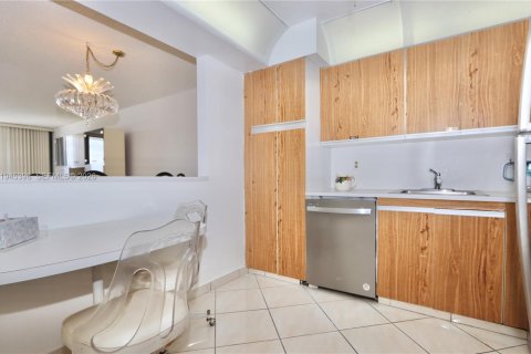 Condo in Hollywood, Florida, 1 bedroom  № 2001666 - photo 11