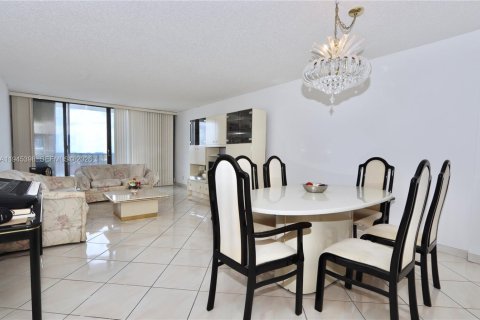 Condo in Hollywood, Florida, 1 bedroom  № 2001666 - photo 6