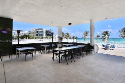 Condo in Hollywood, Florida, 1 bedroom  № 2001666 - photo 22