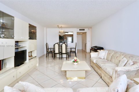 Condo in Hollywood, Florida, 1 bedroom  № 2001666 - photo 7