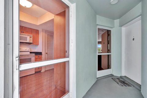 Купить кондоминиум в Норт-Палм-Бич, Флорида 7 комнат, 89.37м2, № 2082482 - фото 4