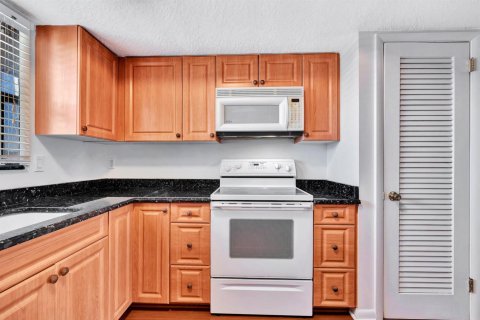 Купить кондоминиум в Норт-Палм-Бич, Флорида 7 комнат, 89.37м2, № 2082482 - фото 6