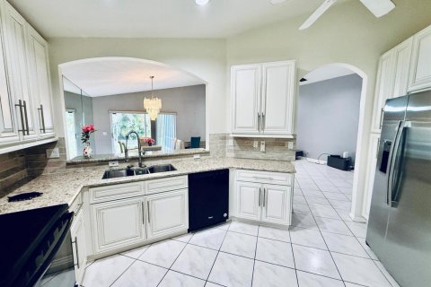 House in Boynton Beach, Florida 3 bedrooms, 165.55 sq.m. № 2247119 - photo 5