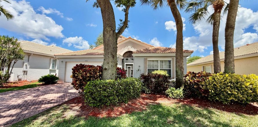 House in Boynton Beach, Florida 3 bedrooms, 165.55 sq.m. № 2247119