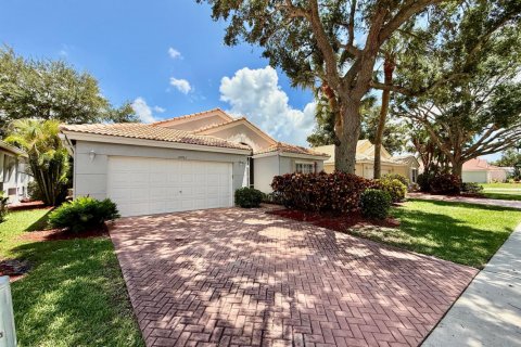 House in Boynton Beach, Florida 3 bedrooms, 165.55 sq.m. № 2247119 - photo 2