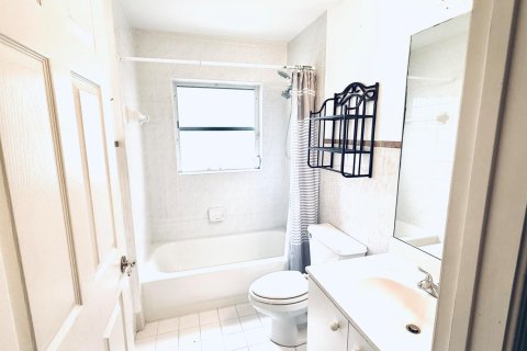 House in Boynton Beach, Florida 3 bedrooms, 165.55 sq.m. № 2247119 - photo 21