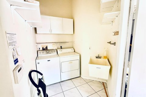House in Boynton Beach, Florida 3 bedrooms, 165.55 sq.m. № 2247119 - photo 23