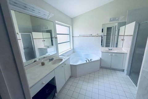 House in Boynton Beach, Florida 3 bedrooms, 165.55 sq.m. № 2247119 - photo 19