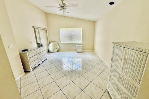 House in Boynton Beach, Florida 3 bedrooms, 165.55 sq.m. № 2247119 - photo 17