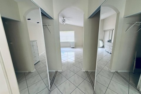 House in Boynton Beach, Florida 3 bedrooms, 165.55 sq.m. № 2247119 - photo 18