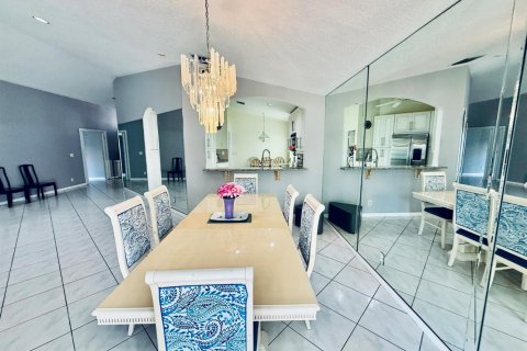 House in Boynton Beach, Florida 3 bedrooms, 165.55 sq.m. № 2247119 - photo 10