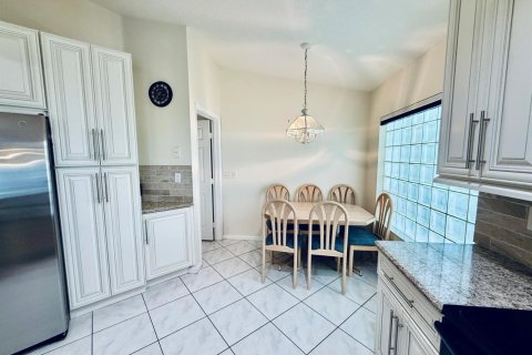 House in Boynton Beach, Florida 3 bedrooms, 165.55 sq.m. № 2247119 - photo 6