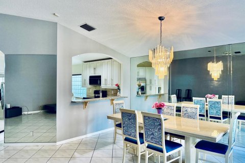House in Boynton Beach, Florida 3 bedrooms, 165.55 sq.m. № 2247119 - photo 9