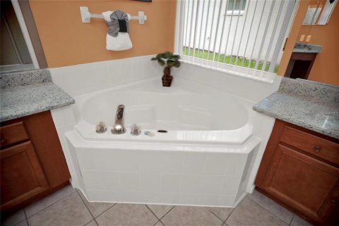 House in Davenport, Florida 6 bedrooms, 263.38 sq.m. № 1816564 - photo 22