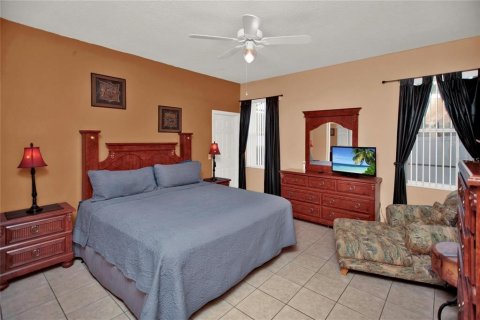 House in Davenport, Florida 6 bedrooms, 263.38 sq.m. № 1816564 - photo 18
