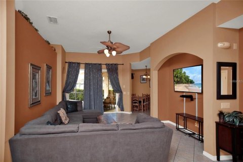 House in Davenport, Florida 6 bedrooms, 263.38 sq.m. № 1816564 - photo 11