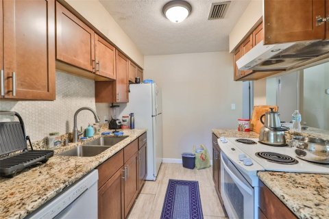 Appartement à louer à Seffner, Floride: 2 chambres, 83.61 m2 № 2345228 - photo 3