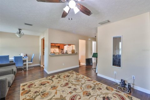 Appartement à louer à Seffner, Floride: 2 chambres, 83.61 m2 № 2345228 - photo 10