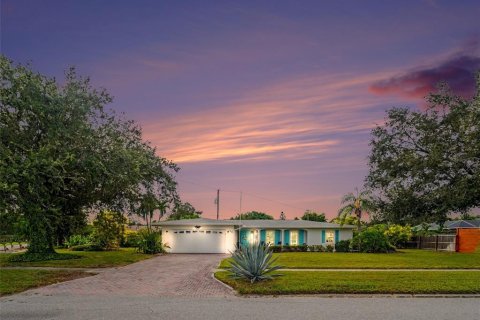 Casa en Bradenton, Florida 2 dormitorios, 142.7 m2 № 2400196