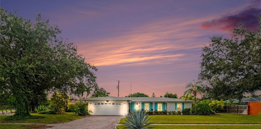 Casa en Bradenton, Florida 2 dormitorios, 142.7 m2 № 2400196