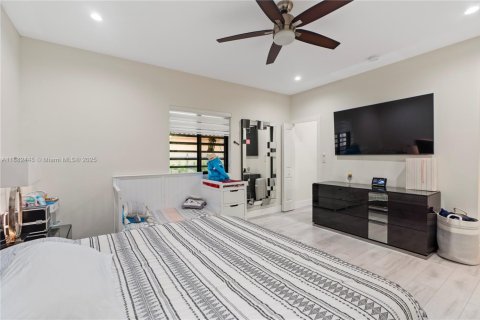 House in Miami, Florida 3 bedrooms, 177.81 sq.m. № 1928589 - photo 16