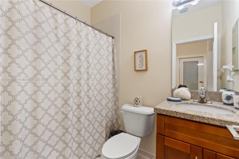 House in Miami, Florida 3 bedrooms, 177.81 sq.m. № 1928589 - photo 22