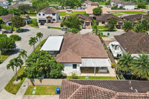 House in Miami, Florida 3 bedrooms, 177.81 sq.m. № 1928589 - photo 3