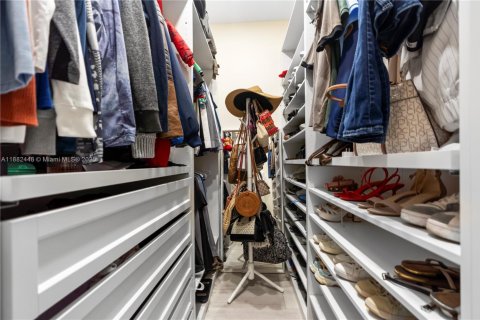 House in Miami, Florida 3 bedrooms, 177.81 sq.m. № 1928589 - photo 18