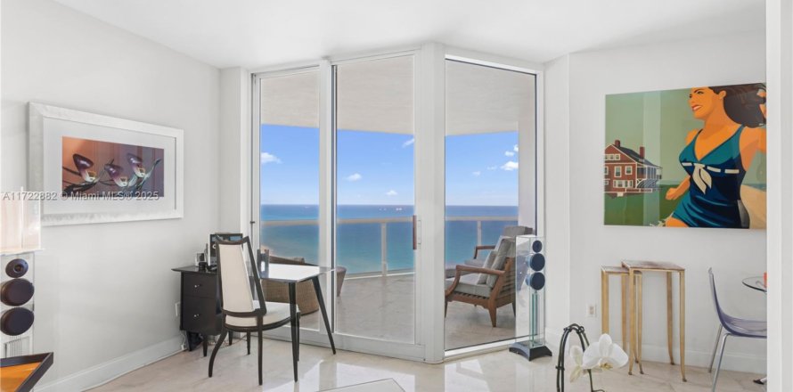 Condominio en Miami Beach, Florida, 2 dormitorios  № 1708131
