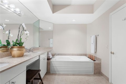 Condominio en venta en Miami Beach, Florida, 2 dormitorios, 138.42 m2 № 1708131 - foto 11