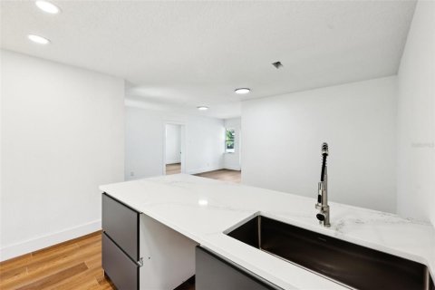 Casa en alquiler en Winter Park, Florida, 5 dormitorios, 198.07 m2 № 1910661 - foto 17