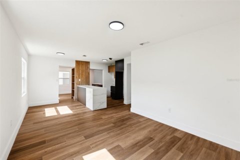 Casa en alquiler en Winter Park, Florida, 5 dormitorios, 198.07 m2 № 1910661 - foto 19