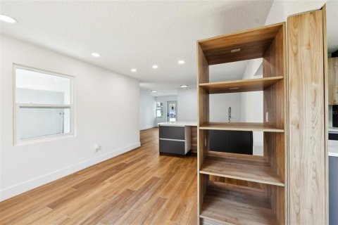 Casa en alquiler en Winter Park, Florida, 5 dormitorios, 198.07 m2 № 1910661 - foto 14