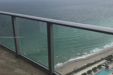 Condo in Hollywood, Florida, 2 bedrooms  № 1935467 - photo 10