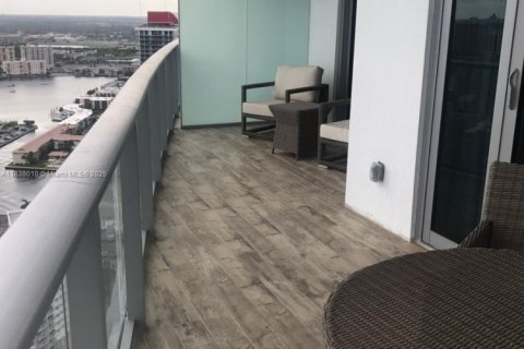 Condo in Hollywood, Florida, 2 bedrooms  № 1935467 - photo 8